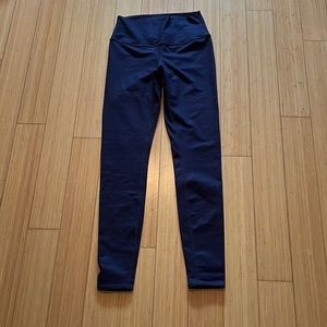 Alo airbrush full length leggings in dark blue